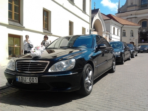 Prabangių automobilių nuoma: CHRYSLER 300c 2010m, BMW, MB ir t.t.