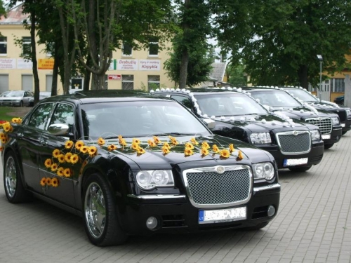 Prabangių automobilių nuoma: CHRYSLER 300c 2010m, BMW, MB ir t.t.