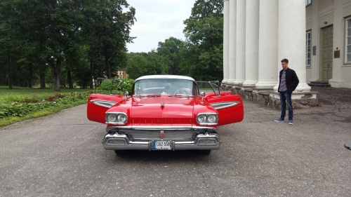 Automobilių nuoma 1958 m. Oldsmobile Super88 