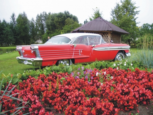 Automobilių nuoma 1958 m. Oldsmobile Super88 