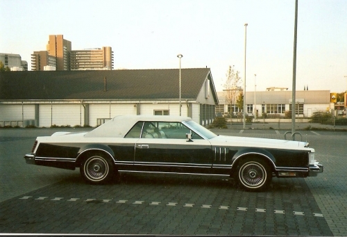 Automobilių nuoma  Prabangaus automobilio Lincoln Continental Mark V nuoma