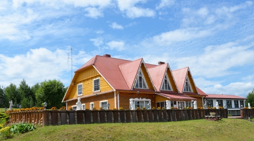 Sodybos, dvarai, vilos "Sodyba Jums" ant ežero kranto Trakų raj.