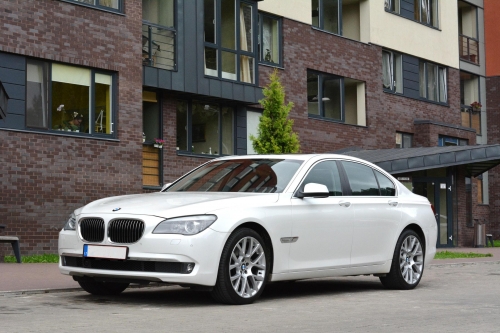 Automobilių nuoma Linas Gavėnas. Naujų BMW 5, BMW 7 ir Jaguar XJ nuoma