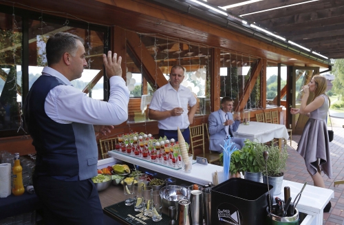 Restoranai, kavinės, barai, salės Vestuvių Salė bei Nakvynė 80 vietų Molėtų rajone 