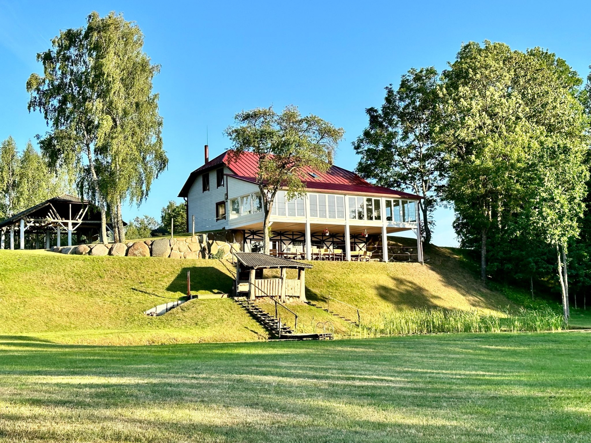 Restoranai, kavinės, barai, salės Sodybos nuoma. Apgyvendinimo paslaugos įmonių darbuotojams.