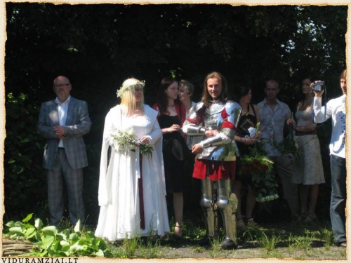 Senovinė vestuvių ceremonija arba karališkos vestuvės.