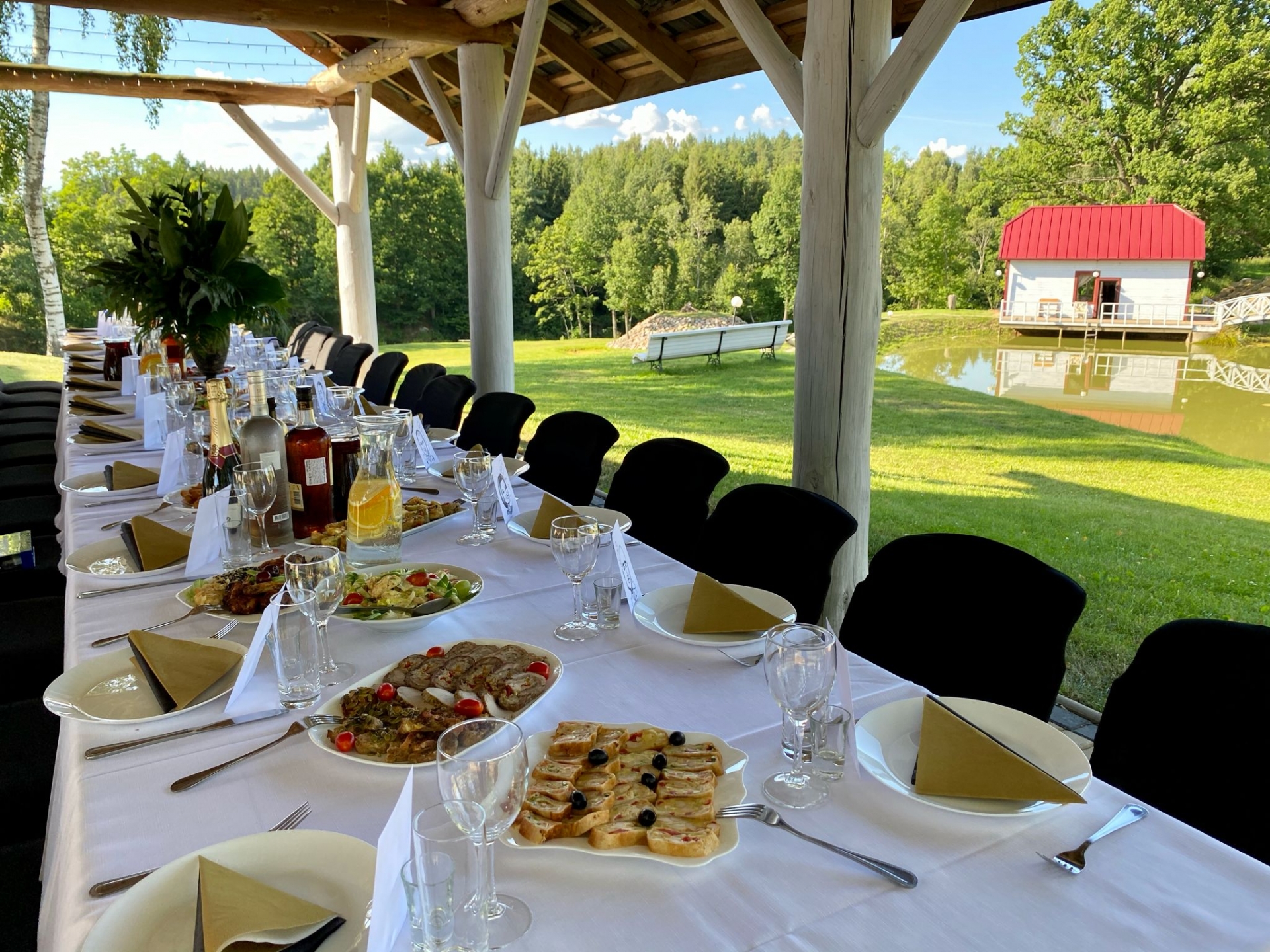 Vila Šerkšnė, Mažeikiai. Pirtis, kubilas, salės, kambariai.