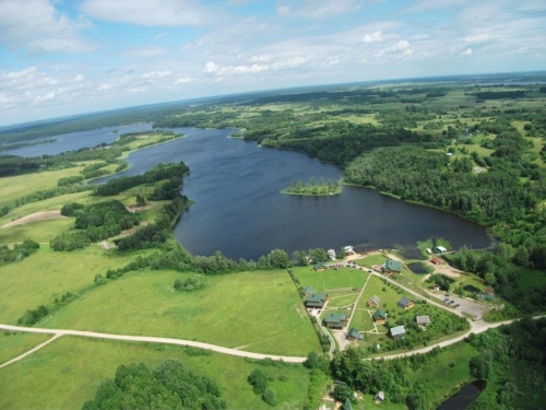 Nakvynė vestuvėms Nakvynė 70 žmonių "ĮLANKOS SODYBOJE" Molėtų rajone. 