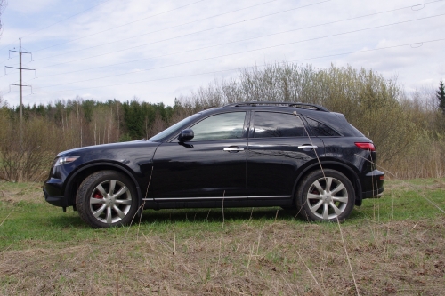 Automobilių nuoma Išskirtinio Infiniti FX nuoma