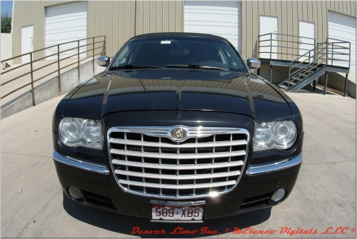 Limuzinų nuoma CHRYSLER 300C Limuzinas, Baltas, Juodas