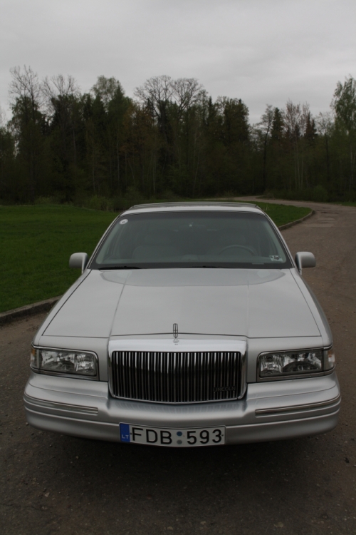 Automobilių nuoma Lincoln Town Car nuoma