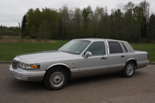 Automobilių nuoma Lincoln Town Car nuoma