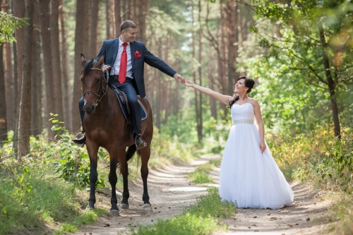 Vestuvių fotografas Reportažinė vestuvių fotografija, pageidaujant statytinė.