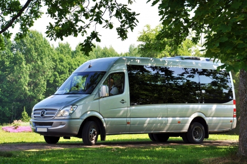 Mikroautobusų, autobusų nuoma Naujo modelio 16 vietų Mercedes mikroautobuso nuoma. 