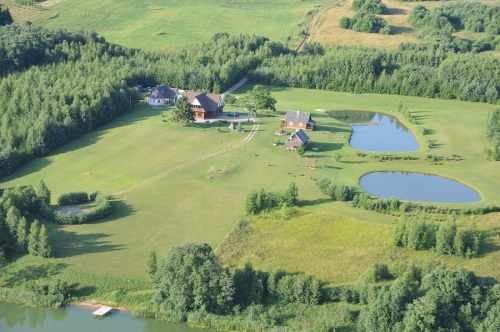 Sodybos, dvarai, vilos Švęskite šventes Vidų sodyboje, ant ežero kranto.