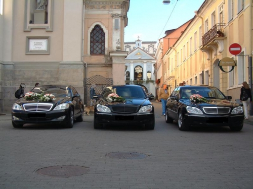 Automobilių nuoma Prabangių MERCEDES S-CLASS,  Bmw7, baltos sp. E-classautomobilių 