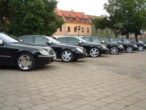 Automobilių nuoma Prabangių MERCEDES S-CLASS,  Bmw7, baltos sp. E-classautomobilių 