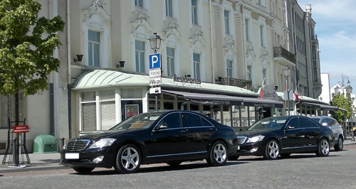 Automobilių nuoma Mercedes-Benz S klasės prabangių automobilių nuoma vestuvėms