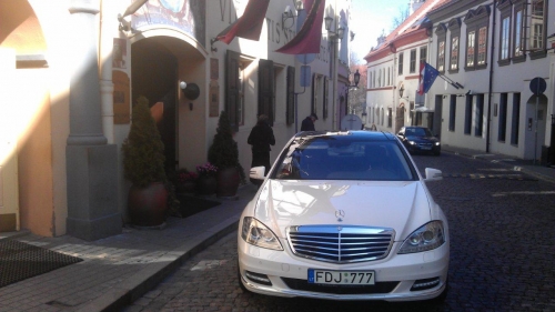 Automobilių nuoma Prabangus, išskirtinis, elegantiškas MERCEDES BENZ S500 LONG 2013