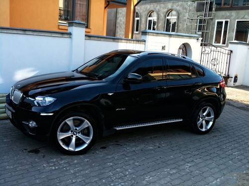 Automobilių nuoma BMW X6 500 nuoma vestuvems. BMW X6 500 1h / 100 lt.
