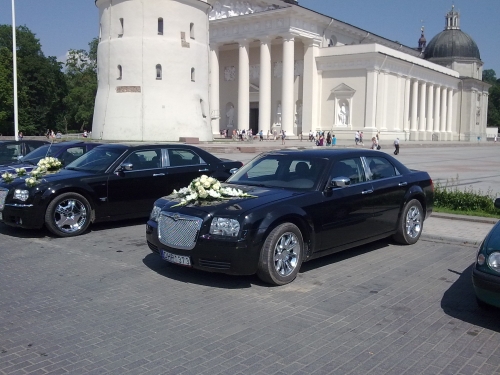 Automobilių nuoma chrysler 300c naujo modelio nuoma 866220000