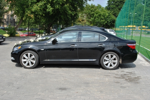 Automobilių nuoma Nuomojamas Lexus LS 600 Hybrid ir Porche Cayenne