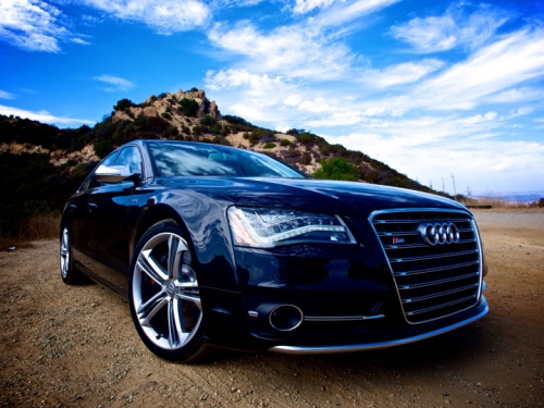 2013 m. Audi A8 Juoda - Balta Long