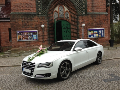 Automobilių nuoma 2013 m. Audi A8 Juoda - Balta Long