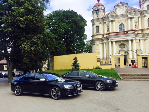 Automobilių nuoma 2013 m. Audi A8 Juoda - Balta Long