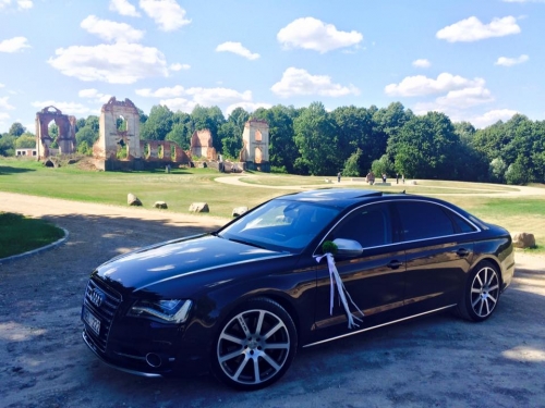 Automobilių nuoma 2013 m. Audi A8 Juoda - Balta Long