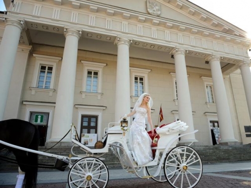 Kito transporto nuoma  Balta karieta. Ilgai ir laimingai