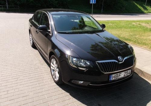 Automobilių nuoma 2015 metų Škoda Superb automobilio nuoma už puikią kainą