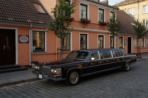 Limuzinų nuoma CADILLAC BROUGHAM 1988 5.0 V8