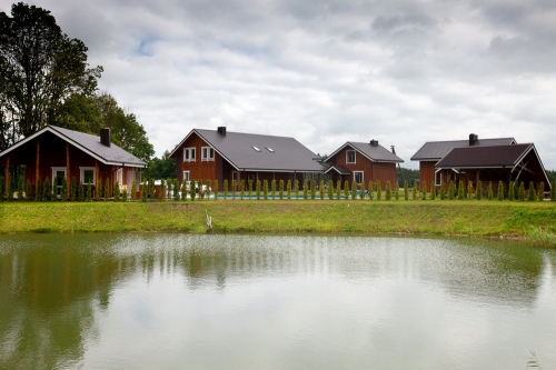 Sodybos, dvarai, vilos Nauja moderni  kaimo turizmo sodyba  ‘‘Jurgežerė‘‘ Suvalkijoje. 