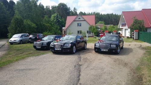 Automobilių nuoma Prabangių MERCEDES-BENZ 212 ir CHRYSLER 300c automobilių nuoma 