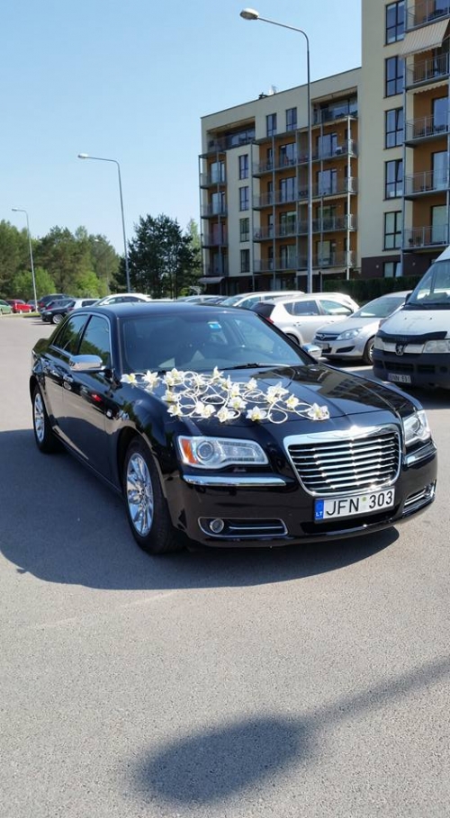 Automobilių nuoma Prabangių MERCEDES-BENZ 212 ir CHRYSLER 300c automobilių nuoma 