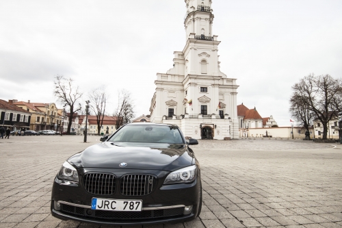 Automobilių nuoma Juodas BMW 7 Longas 2010 m.