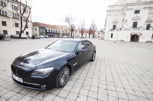 Automobilių nuoma Juodas BMW 7 Longas 2010 m.