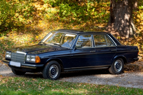 Automobilių nuoma Mercedes- Benz 230E