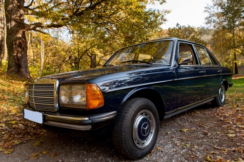 Automobilių nuoma Mercedes- Benz 230E