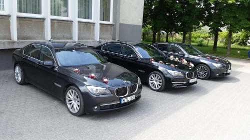 Automobilių nuoma Juodu BMW 7 2009 metų F01 nuoma vestuvėms ir ne tik