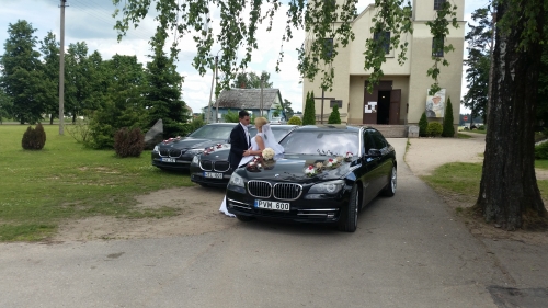 Automobilių nuoma Juodu BMW 7 2009 metų F01 nuoma vestuvėms ir ne tik