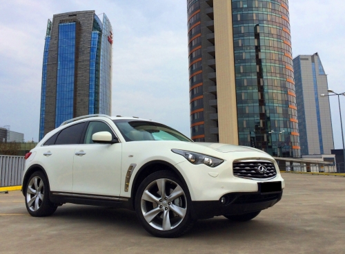 Automobilių nuoma INFINITI FX !!! Stilingas įdomių asmenybių prabangus automobilis 