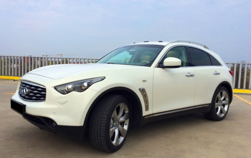 Automobilių nuoma INFINITI FX !!! Stilingas įdomių asmenybių prabangus automobilis 