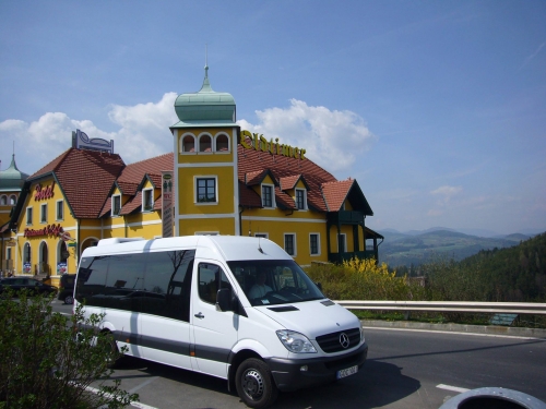 Mikroautobusų, autobusų nuoma Balto, naujo, 19+1+1 vietų, Mercedes Benz Sprinter nuoma