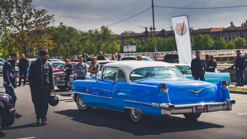 Automobilių nuoma Nuomojamas Cadillac Deville 1956