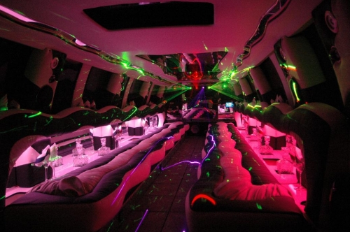 Limuzinų nuoma Limuzinai nuo 10 iki 35 vietų. Limo Busas - Party Busas