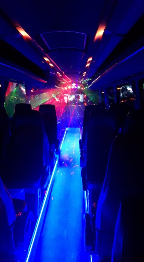 Limuzinų nuoma Limuzinai nuo 10 iki 35 vietų. Limo Busas - Party Busas