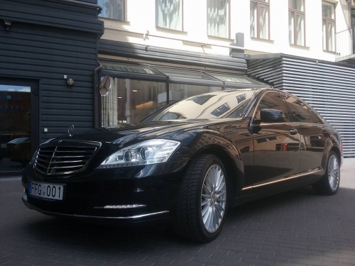 Mercedes E200, S500L, V200d automobilių nuoma vestuvėms :)