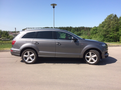 Automobilių nuoma Prabangus Audi Q7 automobilis